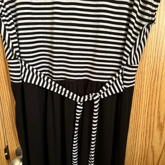 🍉 Jon & Anna New York maxi dress fit with a bit of flare v-neck tie waist NWT 2X - Picture 7 of 10